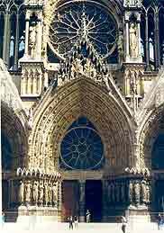 Grandiosa entrada  principal de la catedral de Reims. Copyright foto guiarte