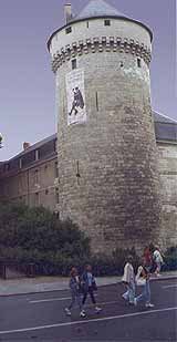Torre del viejo castillo, junto al Loira, en Tours. Foto guiarte.Copyright