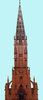 La torre de la catedral es un prodigio del gótico.