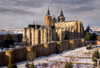 Un palacio neomedieval, entre...