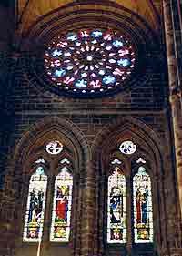 Interior de la Catedral de Ávila; rosetón y vidrieras del lado norte. Foto guiarte.Copyright
