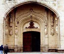 Entrada al templo del convento de Santo Tomás. Foto guiarte. Copyright