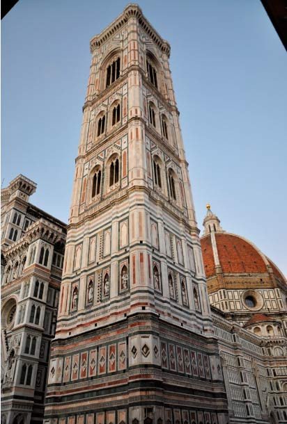 Giotto, Andrea Pisano y Talenti trabajaron en este magnífico campanile. Beatriz Alvarez Sánchez. guiarte.com