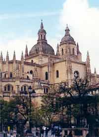 La mole catedralicia, vista desde la Plaza Mayor. Foto guiarte. Copyright