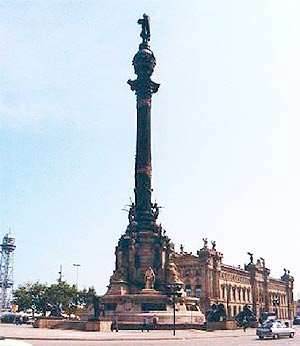 La estatua de Colón, un símbolo del viejo puerto de Barcelona. guiarte.com