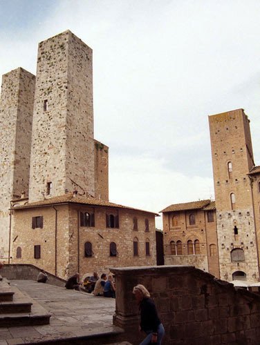 La multitud de torres proporciona una visión sorprendente de San Gimignano. Guiarte.com Copyright