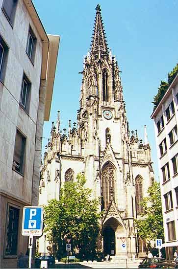  La última de las iglesias citadas, erigida entre 1857 y 1865 con p`lanos de Ferdinand Stadler, es uno de los mejores templos neogóticos de Suiza. 