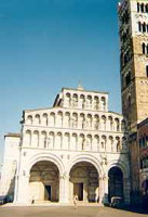 Portada catedralicia de Lucca....