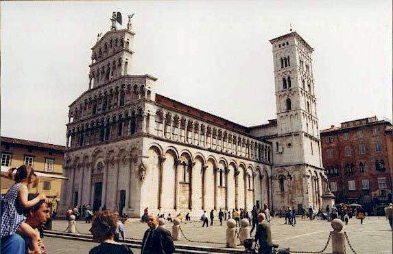 La iglesia de San Michele, en el viejo foro romano de Lucca. Imagen de Guiarte.com