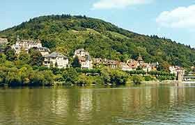 La otra orilla del Neckar es bella, y desde allí se tiene una magnífica vista de la vieja ciudad. Foto guiarte. Copyright