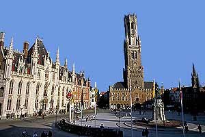 Plaza Mayor, con el campanario al fondo. Imagen de Toerisme Brugge
