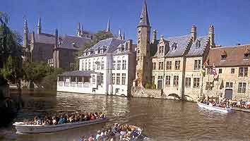Brujas tambien se goza desde los canales. Imagen de Toerisme Brugge
