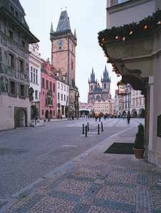 Plaza de la Ciudad Vieja, al fondo las torres góticas de la igledia de Týn. Czech Tourist Authority