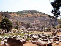 Ruinas de Éfeso. Al fondo el g...