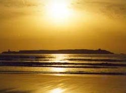 Imagen del islote Mogador, desde las playas de Essauira. Fotografía de Miguel Angel Alvarez. Copyright guiarte,.com