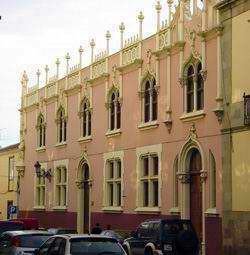 Antiguo Colegio de Dominicas, neogótico, sede del Archivo Histórico. guiarte.com. Copyright