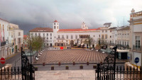 Plaza de la República, en Elva...