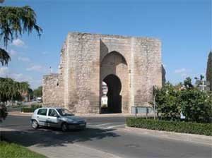 La magnífica Puerta de Toledo. guiarte.com. Copyright