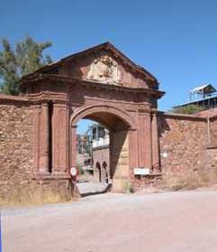 Imagen de Mina y Puerta de Carlos IV