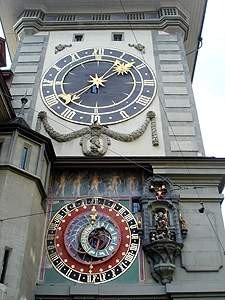 La torre del Reloj está en esta larga arteria que da vida a la ciudad. guiarte.com copyright