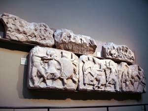 Entre los tesoros del centro figuran relieves del Partenón. guiarte.com. Copyright
