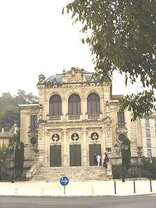 El coqueto Teatro Municipal es del siglo XIX. guiarte.com. Copyright
