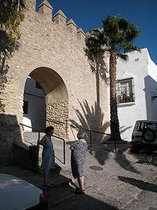 Una de las puertas del recinto murado. guiarte.com