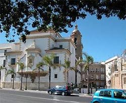 Iglesia de Santo Domingo.  Vista posterior, desde la cuesta de las Calesas . guiarte.com. Copyright