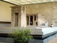 Templo egipcio, en el Metropol...