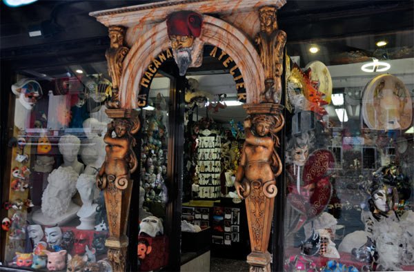 Las máscaras... un artículo típico de numerosos establecimientos de Venecia. Imagen de Beatriz Alvarez