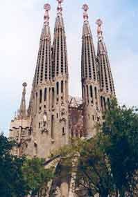 Templo de la Sagrada Familia, en Barcelona, otra ciudad sumamente atractiva, de creciente interés para el turismo. guiarte.com