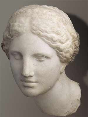 Cabeza tipo Venus de Cnido, denominada "cabeza Kaufmann". Museo del Louvre/D.Lebee. Copyright