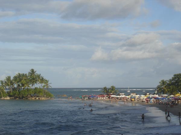 Segunda playa de Morro de Sao Paulo, donde se juntan la mayoría de los turistas y servicios. Foto guiarte copyright