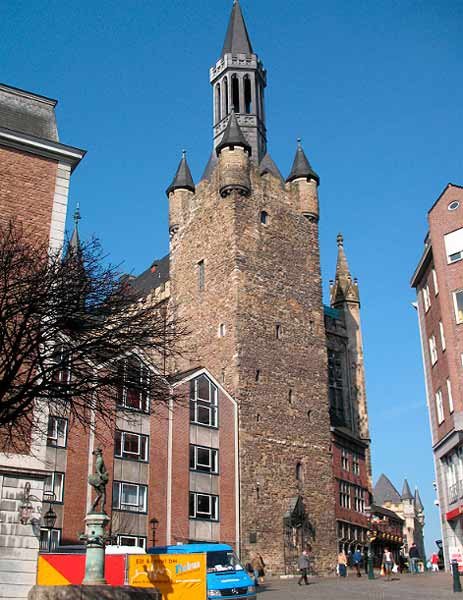 Torre del Ayuntamiento, en la Kramerstrasse. Se trata de uno de los restos del viejo palacio imperial. Guiarte Copyright