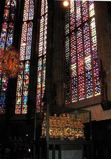 Catedral de Aquisgrán: los vitrales del coro alcanzan una altura de casi treinta metros. Guiarte Copyright