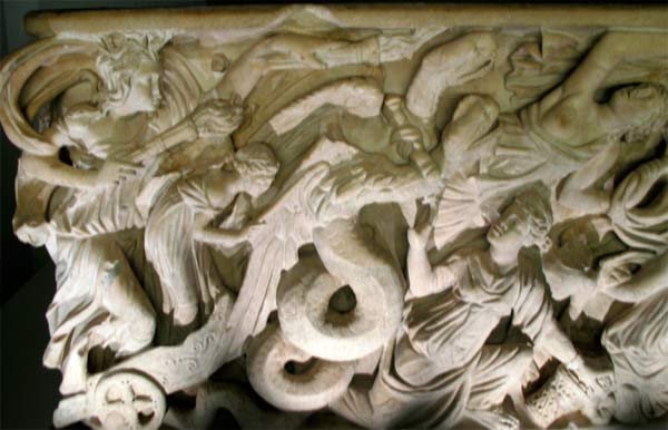 Tesoro de la catedral de Aquisgrán: Detalle del sarcófago de Proserpina, del siglo II. Guiarte Copyright