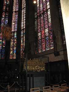 Los vitrales del coro alcanzan una altura de casi treinta metros. Guiarte Copyright
