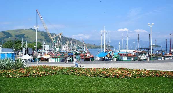 Puerto pesquero de Angra dos Reis. Foto Miguel Angel Alvarez - guiarte.com Copyright.