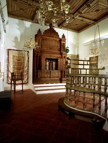 Interior de la sinagoga de Cochin, India, siglos 16-19. Museo de Israel, Jerusalén