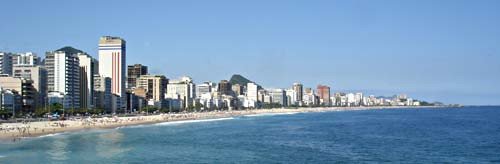 Visual panorámico de Leblon e Ipanema, playas kilométricas de gran calidad y mucha afluencia de bañistas.