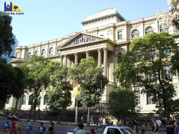 Magnífico edificio de la Biblioteca Nacional de Río de Janeiro.