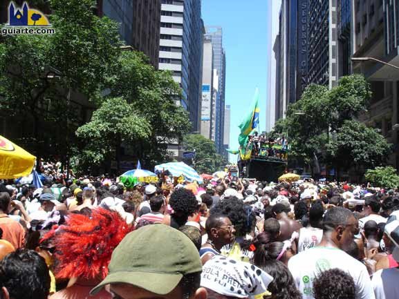 Muchedumbre en la Calle Río Branco, durante la marcha del bloco Cordão do Bola Preta.