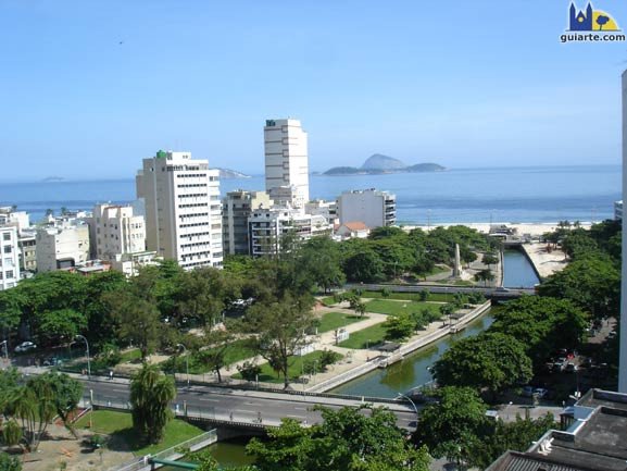 El barrio de Ipanema y el Jardín de Alá, que se sitúa en el lateral del canal que une la Lagoa Rodrigo de Freitas con el mar.