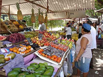 Puesto de frutas en un mercado en el barrio de Ipanema.