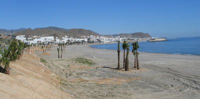 Una bella playa de Carboneras. Foto Guiarte Copyright.