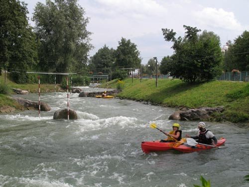Deportes en la corriente del parque de Aguas Vivas, junto al nacimiento del Canal de Huningue.
