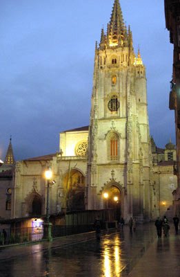 Imagen de la fachada de la catedral de Oviedo. Guiarte.com