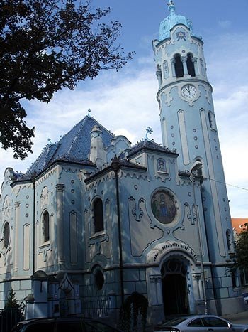 La Iglesia Azul, un bello ejemplar de art nouveau, en Bratislava. Foto Guiarte Copyright