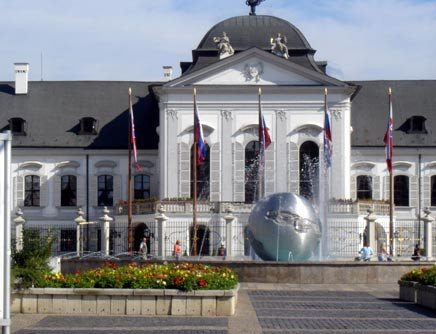 El Palacio Grassalkovich, residencia del Presidente de la República. Guiarte.com Copyright