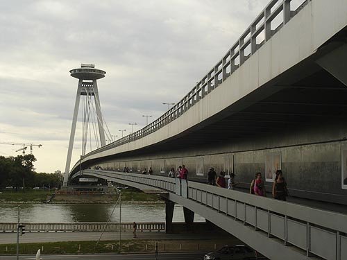 El Puente Nuevo, con su espectacular mirador, desde el que se contempla excelentemente la ciudad. Guiarte.com